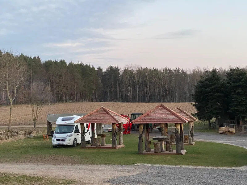 Wohnmobil auf dem Stellplatz am Tannenhof